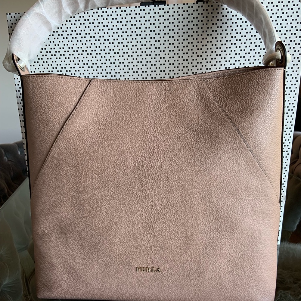 Brand new Furla Johanna Leather Shoulder Bag.